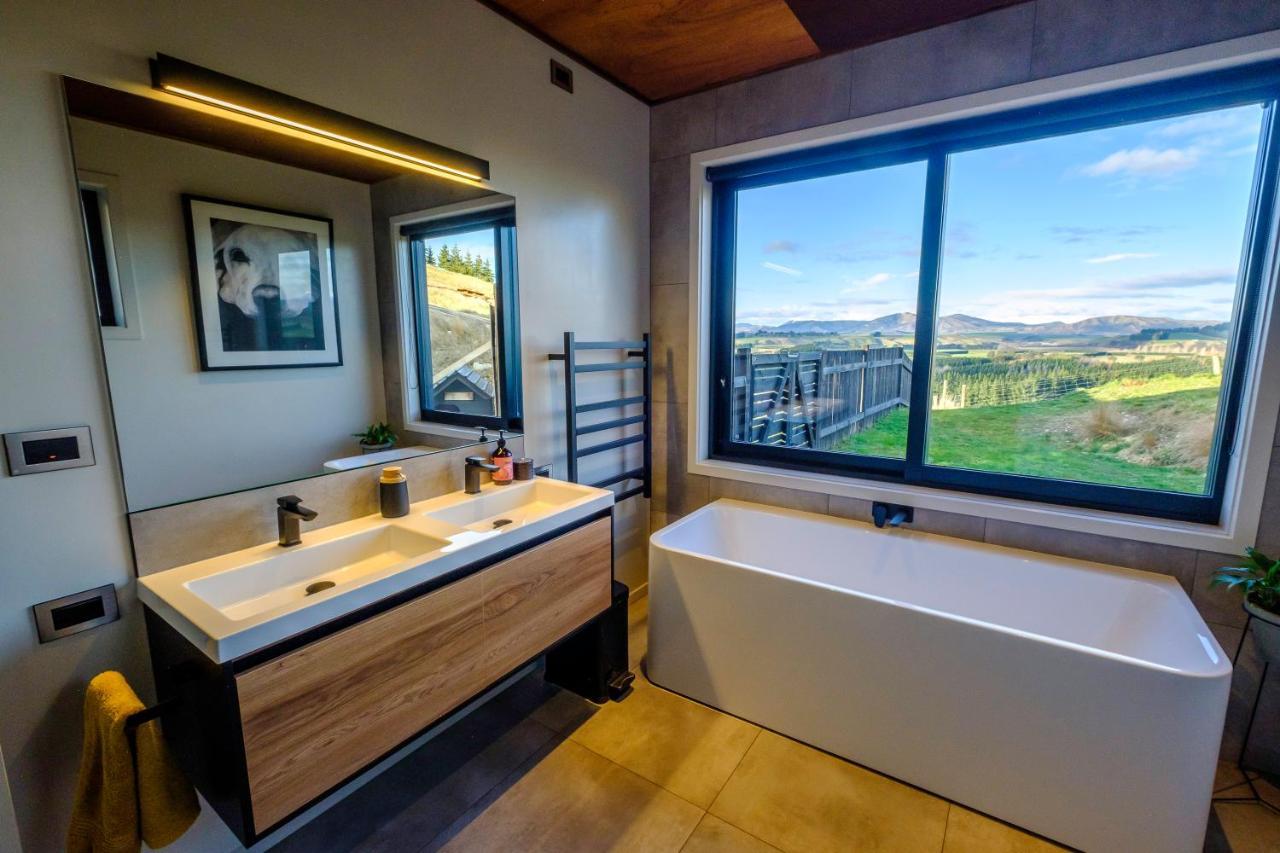 Fiordland Eco-Retreat -- Panoramic Views -- Hot Tub Villa Te Anau Ngoại thất bức ảnh