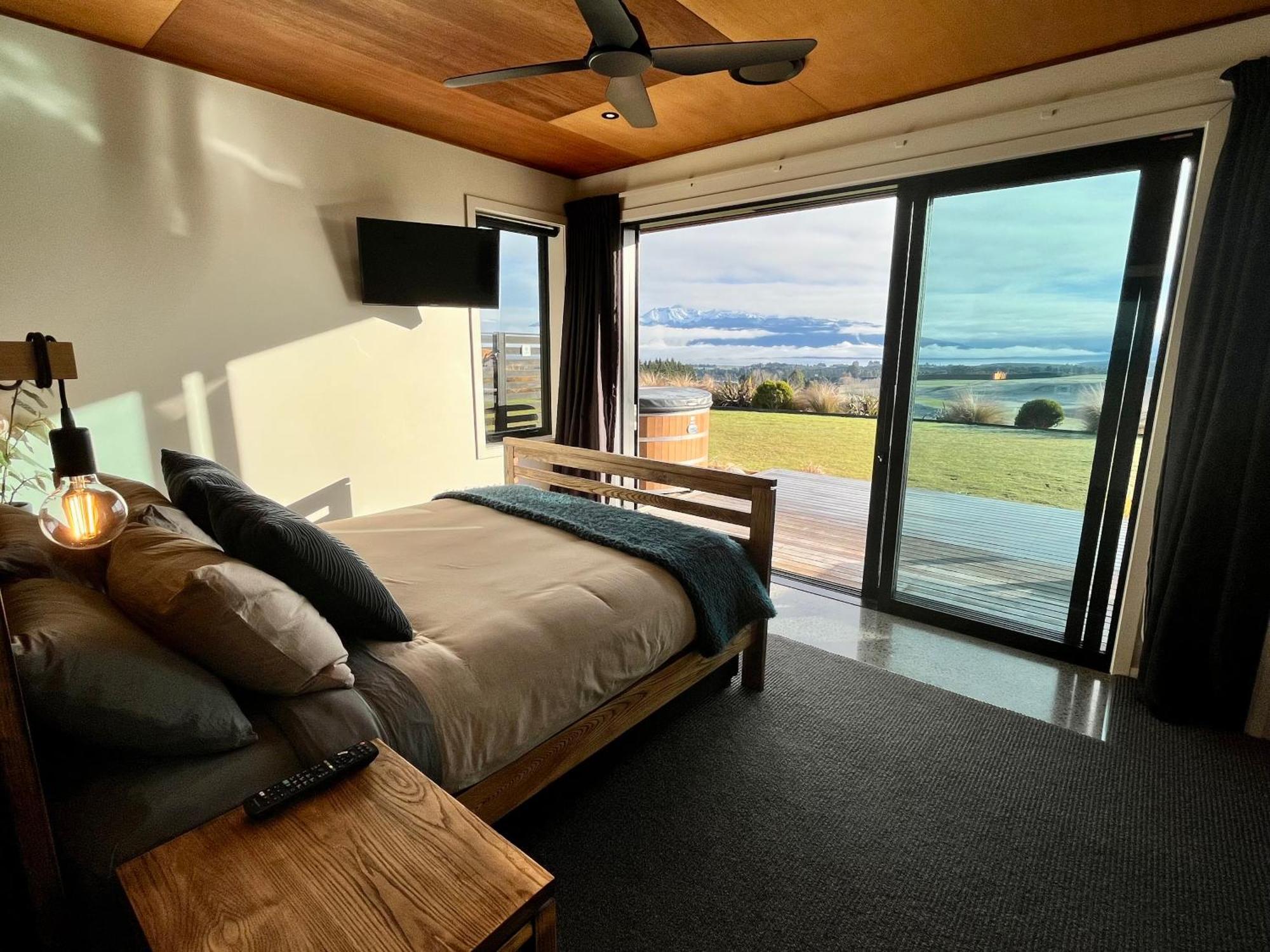 Fiordland Eco-Retreat -- Panoramic Views -- Hot Tub Villa Te Anau Ngoại thất bức ảnh