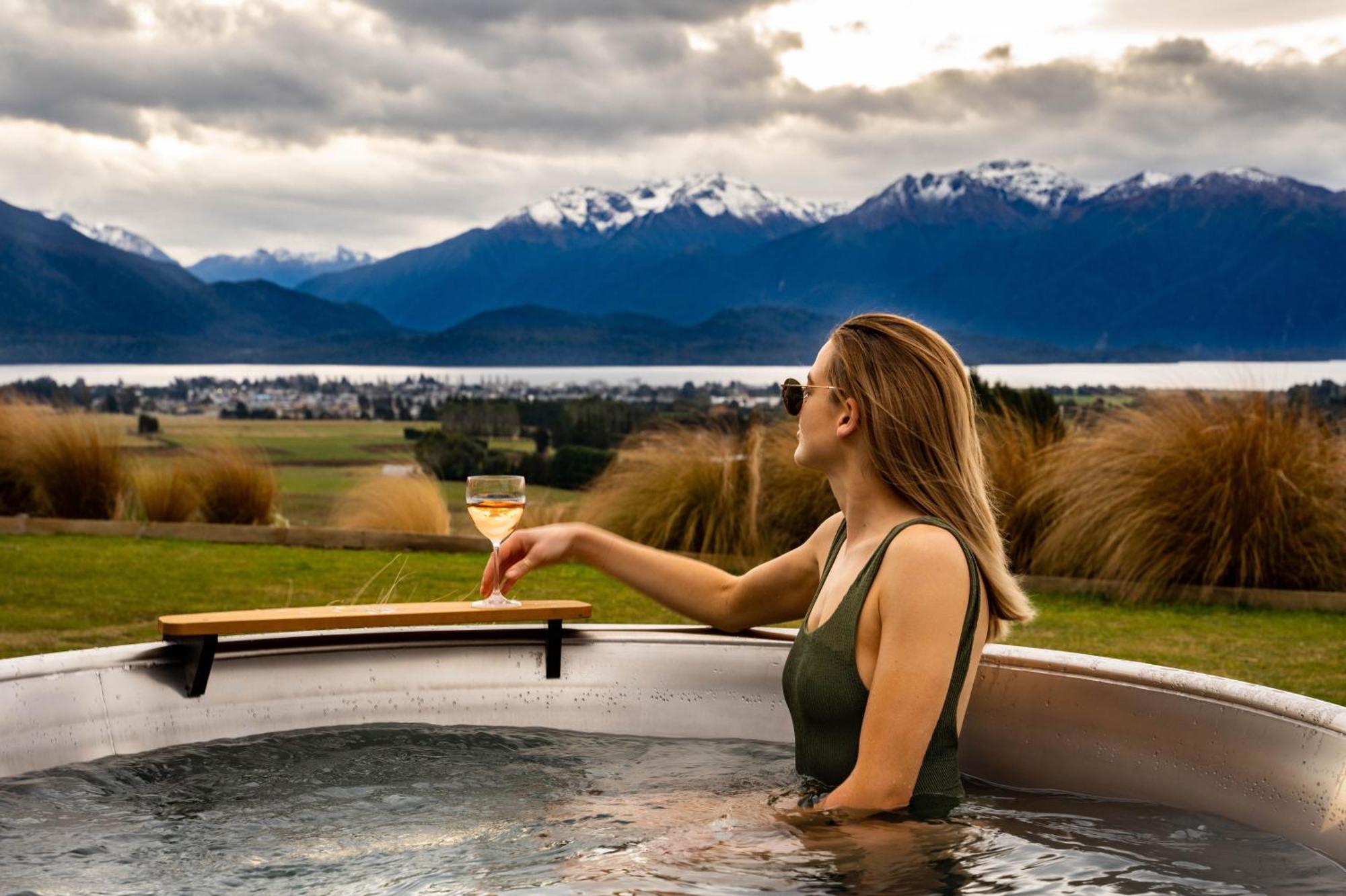 Fiordland Eco-Retreat -- Panoramic Views -- Hot Tub Villa Te Anau Ngoại thất bức ảnh