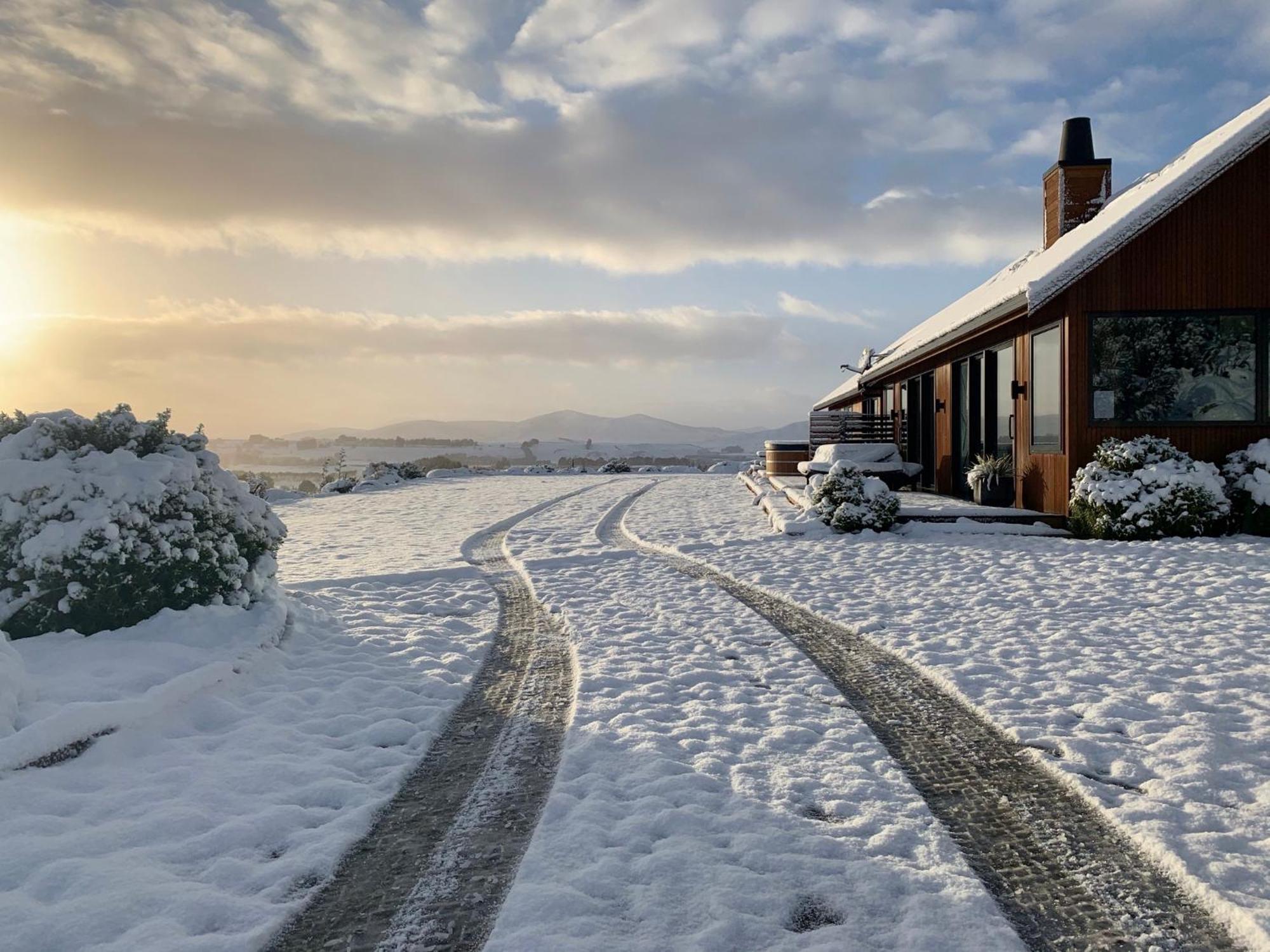 Fiordland Eco-Retreat -- Panoramic Views -- Hot Tub Villa Te Anau Ngoại thất bức ảnh