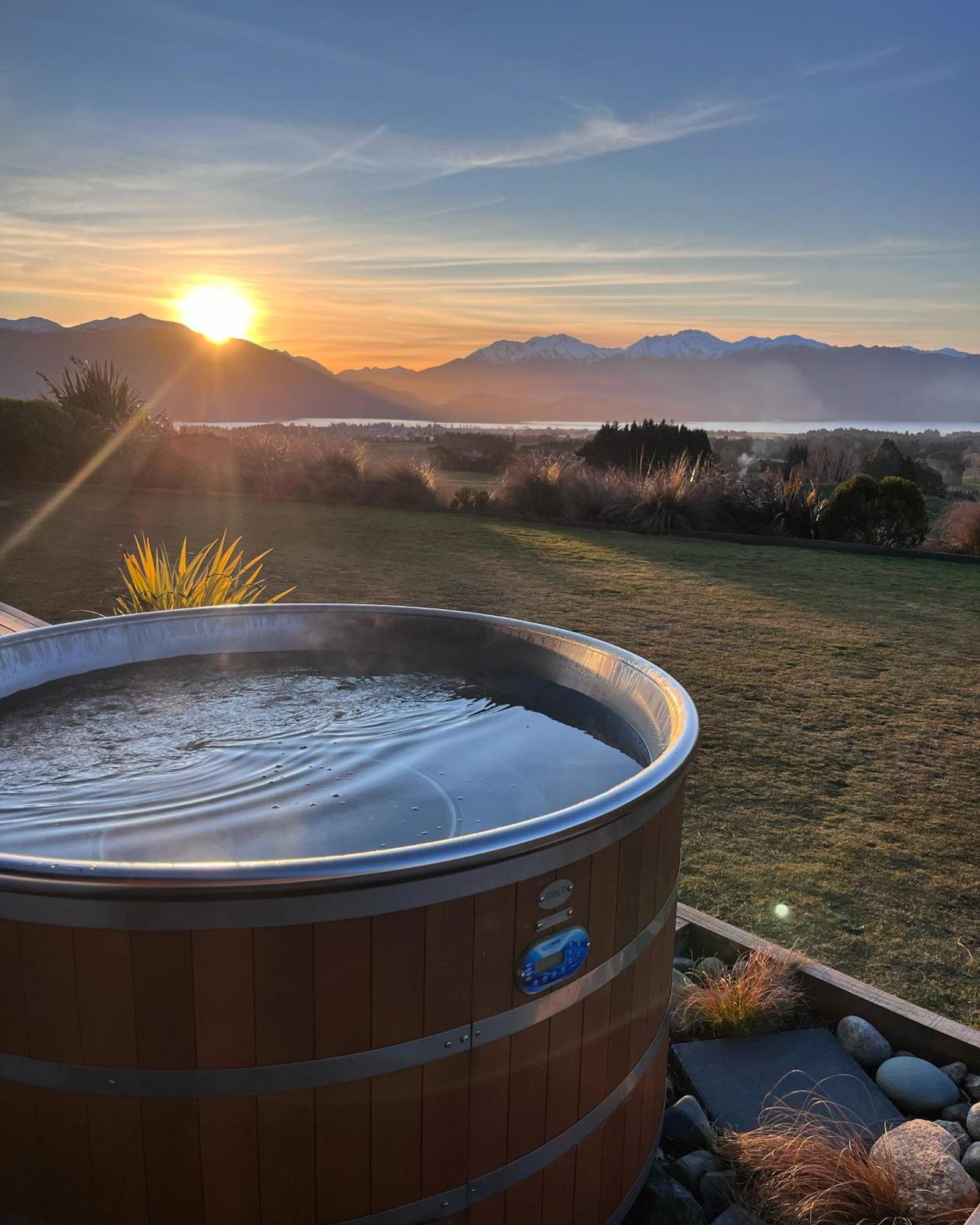 Fiordland Eco-Retreat -- Panoramic Views -- Hot Tub Villa Te Anau Ngoại thất bức ảnh